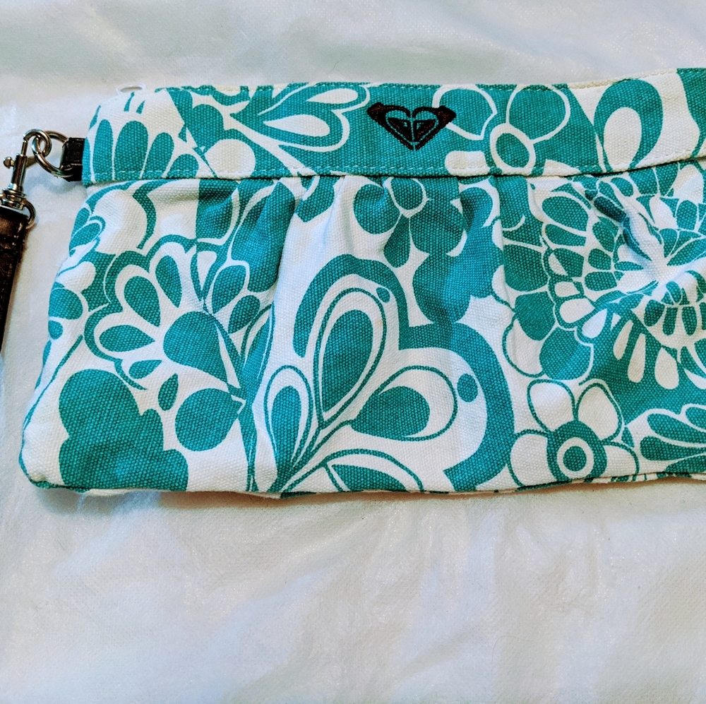 Roxy Clutch